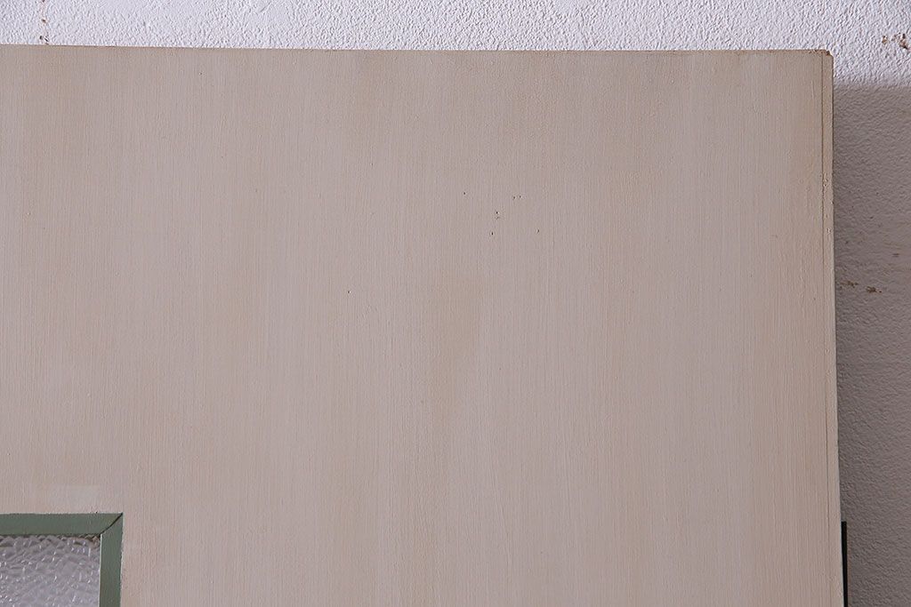 レトロ　シャビーな雰囲気のおしゃれなペイントドア(扉)