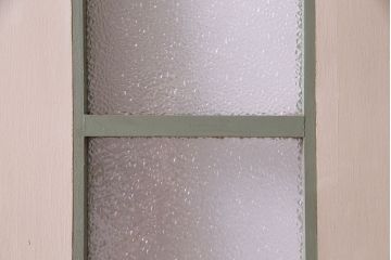 レトロ　シャビーな雰囲気のおしゃれなペイントドア(扉)