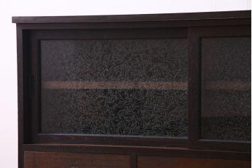 昭和レトロ　どこか懐かしさを感じる結霜ガラス入りのローボード(収納棚)