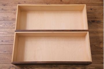 中古美品　伝統工芸軽井沢彫り　芸術品のような彫りが見事なキャビネット(飾り棚、収納棚、食器棚)