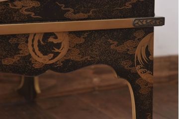 アンティーク家具　極上品!　江戸期　漆塗り金彩蒔絵・瑞獣(四神)図　飾り棚(大名道具、茶棚)