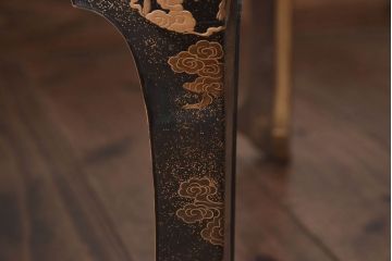 アンティーク家具　極上品!　江戸期　漆塗り金彩蒔絵・瑞獣(四神)図　飾り棚(大名道具、茶棚)