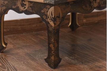 アンティーク家具　極上品!　江戸期　漆塗り金彩蒔絵・瑞獣(四神)図　飾り棚(大名道具、茶棚)