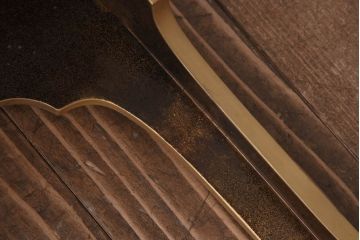 アンティーク家具　極上品!　江戸期　漆塗り金彩蒔絵・瑞獣(四神)図　飾り棚(大名道具、茶棚)