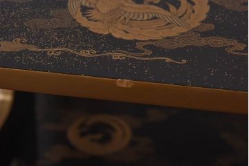 アンティーク家具　極上品!　江戸期　漆塗り金彩蒔絵・瑞獣(四神)図　飾り棚(大名道具、茶棚)