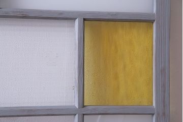 色ガラスの爽やかなカラーが魅力のペイントガラス戸1枚(引き戸、建具)