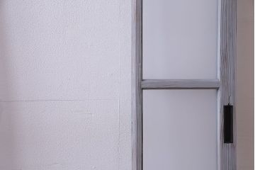 色ガラスの爽やかなカラーが魅力のペイントガラス戸1枚(引き戸、建具)