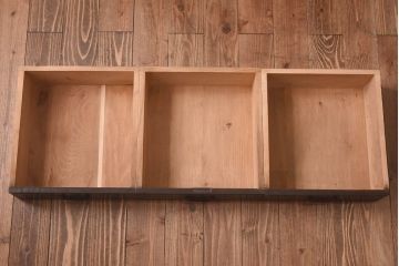 アンティーク家具　前面桑材使用!　花模様カットガラス入りリメイクローボード(収納棚、戸棚、ローチェスト)