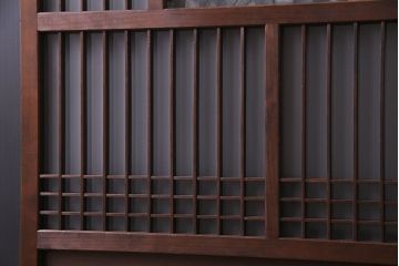 昭和レトロ　横桟が並んだデザインが魅力的な格子戸(ガラス戸、引き戸、建具)2枚セット