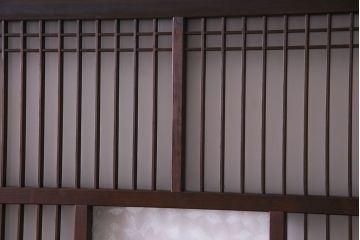 昭和レトロ　横桟が並んだデザインが魅力的な格子戸(ガラス戸、引き戸、建具)2枚セット