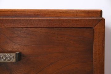 アンティーク家具　昭和中期　前面ケヤキ材　力強い杢目が美しい小振りな重ねのチェスト(衣装箪笥、タンス)