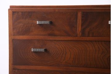 アンティーク家具　昭和中期　前面ケヤキ材　力強い杢目が美しい小振りな重ねのチェスト(衣装箪笥、タンス)