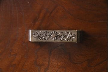 アンティーク家具　昭和中期　前面ケヤキ材　力強い杢目が美しい小振りな重ねのチェスト(衣装箪笥、タンス)