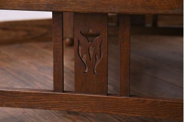 アンティーク家具　大正ロマン　ナラ材　透かし彫りの装飾が可愛らしい文机(ローテーブル)
