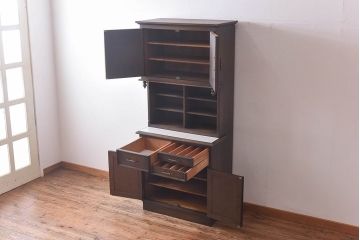 中古　永田良介商店　チルダ彫刻入食器棚(カップボード、キャビネット、収納棚)(定価約60万円)