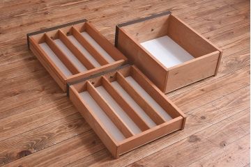 中古　永田良介商店　チルダ彫刻入食器棚(カップボード、キャビネット、収納棚)(定価約60万円)