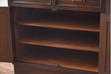 中古　永田良介商店　チルダ彫刻入食器棚(カップボード、キャビネット、収納棚)(定価約60万円)