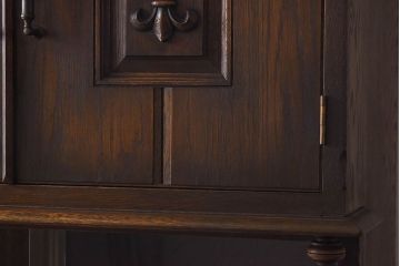 中古　永田良介商店　チルダ彫刻入食器棚(カップボード、キャビネット、収納棚)(定価約60万円)