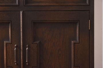 中古　永田良介商店　チルダ彫刻入食器棚(カップボード、キャビネット、収納棚)(定価約60万円)