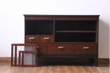 アンティーク家具　和製アンティーク　花模様のカットガラスが可愛らしいリメイクローボード(テレビボード、収納棚)