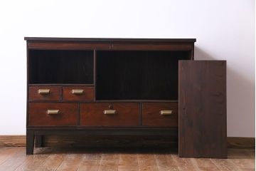 アンティーク家具　和製アンティーク　花模様のカットガラスが可愛らしいリメイクローボード(テレビボード、収納棚)