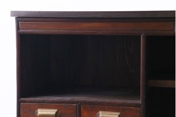 アンティーク家具　和製アンティーク　花模様のカットガラスが可愛らしいリメイクローボード(テレビボード、収納棚)