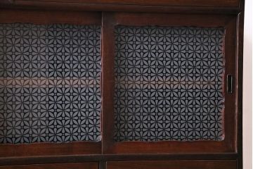 アンティーク家具　和製アンティーク　花模様のカットガラスが可愛らしいリメイクローボード(テレビボード、収納棚)