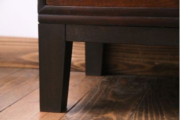 アンティーク家具　和製アンティーク　花模様のカットガラスが可愛らしいリメイクローボード(テレビボード、収納棚)