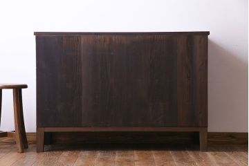 アンティーク家具　和製アンティーク　花模様のカットガラスが可愛らしいリメイクローボード(テレビボード、収納棚)