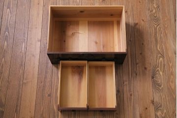 アンティーク家具　和製アンティーク　漆塗りの光沢が美しい会津箪笥(重ね箪笥、時代箪笥)