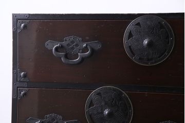 アンティーク家具　和製アンティーク　漆塗りの光沢が美しい会津箪笥(重ね箪笥、時代箪笥)