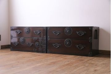 アンティーク家具　和製アンティーク　漆塗りの光沢が美しい会津箪笥(重ね箪笥、時代箪笥)