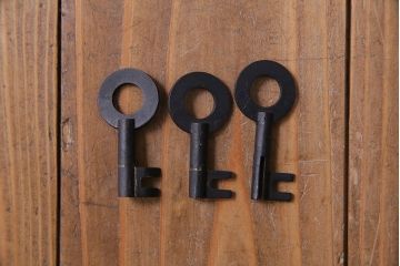 アンティーク家具　和製アンティーク　漆塗りの光沢が美しい会津箪笥(重ね箪笥、時代箪笥)