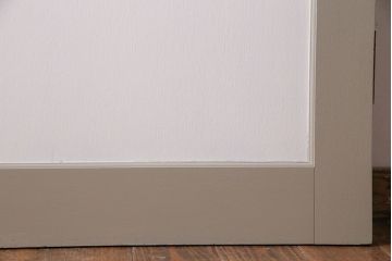 ツートーンのやわらかなカラーが魅力のペイントドア(建具、開き戸、扉)