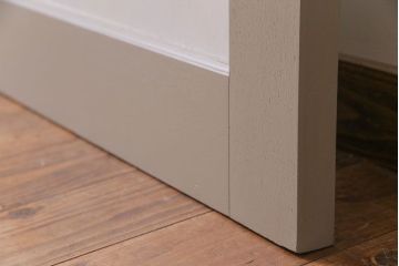 ツートーンのやわらかなカラーが魅力のペイントドア(建具、開き戸、扉)