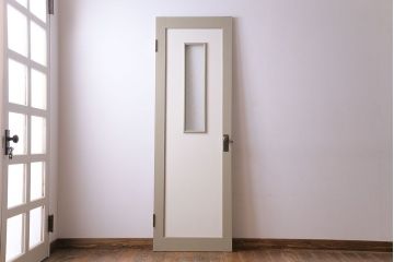 ツートーンのやわらかなカラーが魅力のペイントドア(建具、開き戸、扉)