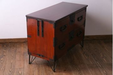 アンティーク家具　和製アンティーク　リメイク　鉄脚付き　朱色の時代箪笥ローボード(テレビボード、ローチェスト)