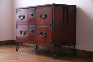 アンティーク家具　和製アンティーク　リメイク　鉄脚付き　朱色の時代箪笥ローボード(テレビボード、ローチェスト)