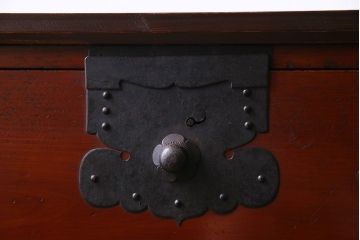 アンティーク家具　和製アンティーク　リメイク　鉄脚付き　朱色の時代箪笥ローボード(テレビボード、ローチェスト)