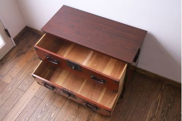 アンティーク家具　和製アンティーク　リメイク　鉄脚付き　朱色の時代箪笥ローボード(テレビボード、ローチェスト)(1)