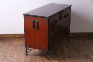 アンティーク家具　和製アンティーク　リメイク　鉄脚付き　朱色の時代箪笥ローボード(テレビボード、ローチェスト)(1)
