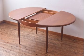 ヴィンテージ家具　北欧ビンテージ　G-PLAN チーク材　あたたかな雰囲気が魅力のエクステンションテーブル(ダイニングテーブル、ラウンドテーブル、ドローリーフテーブル)