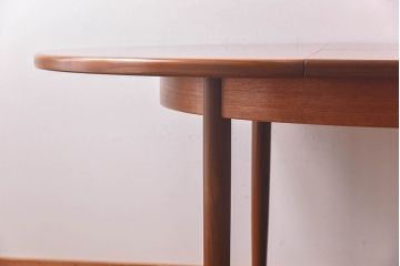 ヴィンテージ家具　北欧ビンテージ　G-PLAN チーク材　あたたかな雰囲気が魅力のエクステンションテーブル(ダイニングテーブル、ラウンドテーブル、ドローリーフテーブル)