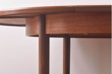 ヴィンテージ家具　北欧ビンテージ　G-PLAN チーク材　あたたかな雰囲気が魅力のエクステンションテーブル(ダイニングテーブル、ラウンドテーブル、ドローリーフテーブル)