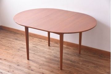 北欧ビンテージ家具　チーク材　シンプルなラウンド型エクステンションテーブル(ダイニングテーブル、ドローリーフテーブル)