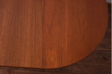北欧ビンテージ家具　チーク材　シンプルなラウンド型エクステンションテーブル(ダイニングテーブル、ドローリーフテーブル)
