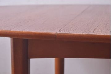 北欧ビンテージ家具　チーク材　シンプルなラウンド型エクステンションテーブル(ダイニングテーブル、ドローリーフテーブル)