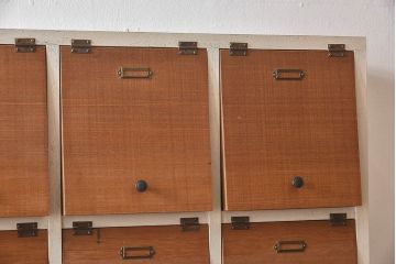 ペイント家具　ラフジュ工房オリジナル　5×4　白いペイントのパタパタマス目棚(戸棚、下駄箱)