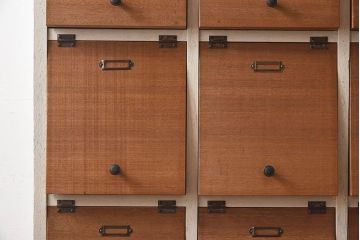 ペイント家具　ラフジュ工房オリジナル　5×4　白いペイントのパタパタマス目棚(戸棚、下駄箱)