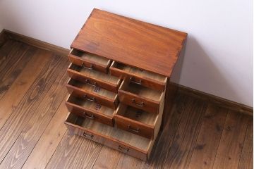 アンティーク家具　昭和期　総クスノキ(楠木)材　漆塗り　上質な作りの小引き出し(チェスト、収納)